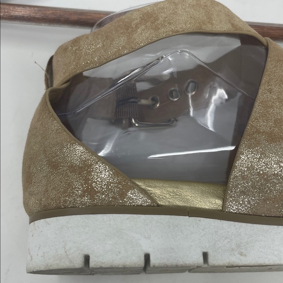 Sofft Gold and Tan Strappy Sandals Size 6 Excellent Condition - Picture 13 of 14